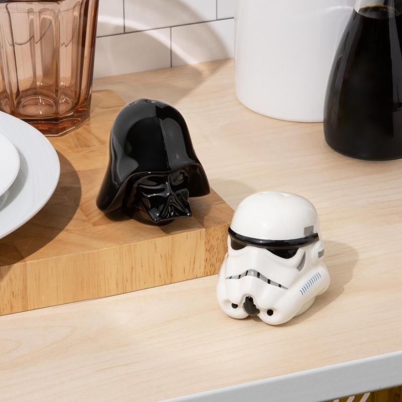 STAR WARS - SALT AND PEPPER SHAKERS - DARTH VADER AND STORMTROOPER