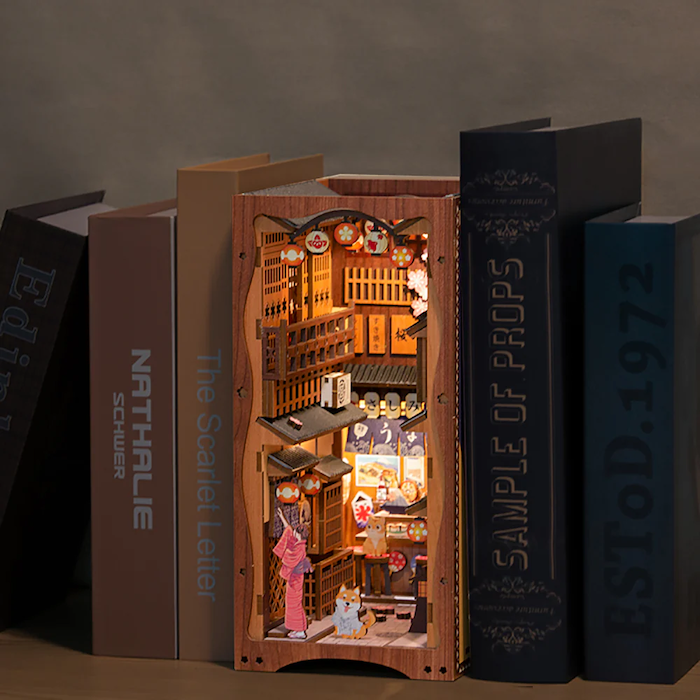 Book Nook Sous L'Arbre de Sakura DIY - 214 pièces et éclairage LED Exemple