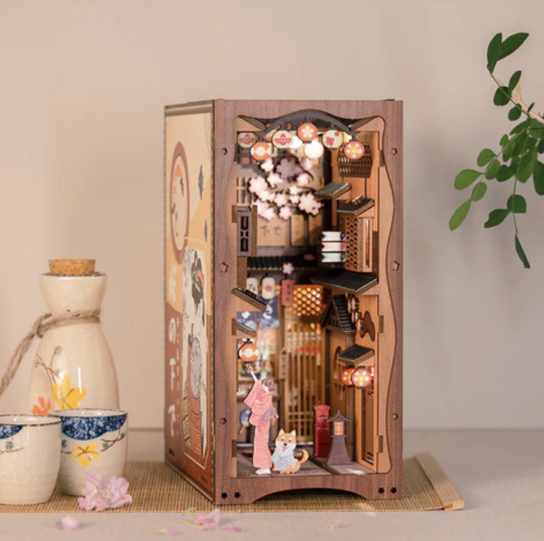 Book Nook Sous L'Arbre de Sakura DIY - 214 pièces et éclairage LED Assemblé