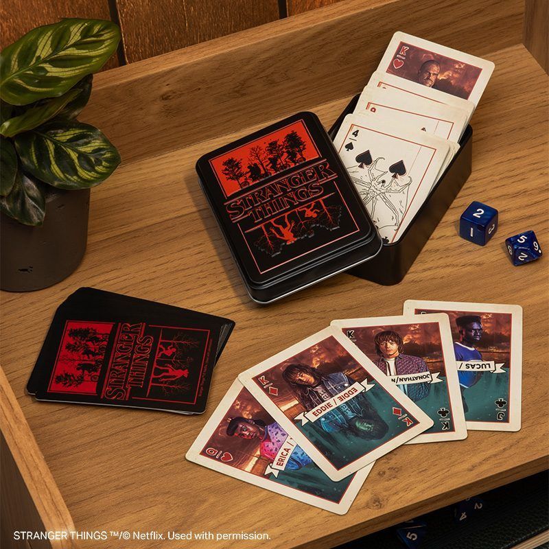 Jeu de Cartes Stranger Things - Boîte Métal Rétro