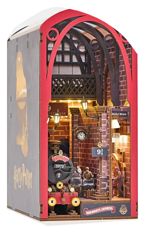 Harry Potter - Book Nook Poudlard Express 238 Pièces avec LED — produit seul sur fond transparent